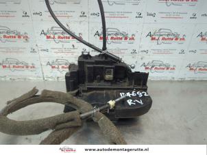 O180398 Gebruikte slotmechaniek portier 2deurs rechts Nissan NV200