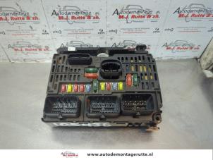 O180411 Gebruikte zekeringkast Peugeot 407