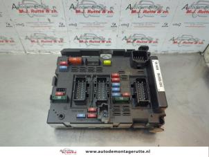 O180412 Gebruikte zekeringkast Peugeot 206