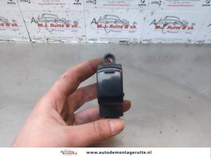 O180422 Gebruikte ruit schakelaar elektrisch Nissan NV200