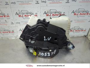 O180452 Gebruikte slotmechaniek portier 4deurs links-voor Subaru Trezia