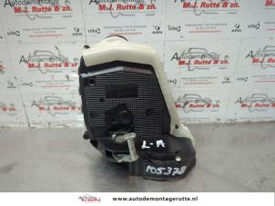 O180453 Gebruikte portierslot mechaniek 4deurs links-achter Subaru Trezia