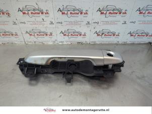 O180456 Gebruikte portiergreep 4deurs links-voor Subaru Trezia