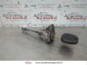 O180457 Gebruikte portierslot cilinder links Subaru Trezia