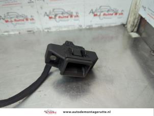 O180521 Gebruikte slotmechaniek achterklep Renault Clio