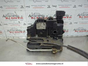 O180523 Gebruikte slotmechaniek portier 2deurs links Peugeot Boxer
