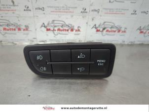 O180557 Gebruikte schakelaar koplamp ihv Peugeot Bipper