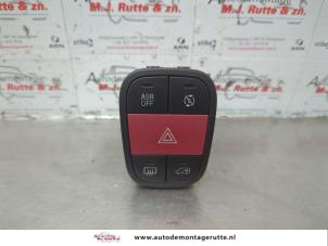 O180556 Gebruikte paniekverlichtings schakelaar Peugeot Bipper