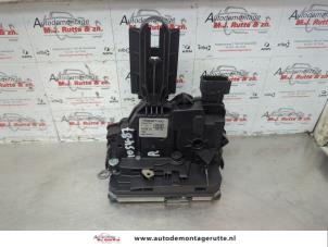 O180554 Gebruikte slotmechaniek achterdeur bus-bestel Peugeot Bipper