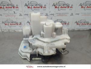 O180552 Gebruikte slotmechaniek portier 2deurs rechts Peugeot Bipper
