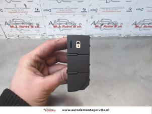 O180573 Gebruikte schakelaar centr. deurvergrendeling Citroen C5