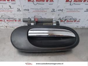 O180583 Gebruikte portiergreep 4deurs rechts-achter Nissan Almera Tino
