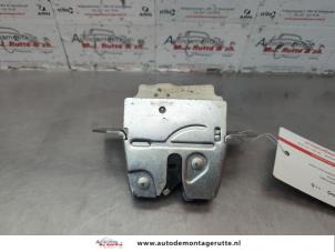 O180602 Gebruikte slotmechaniek achterklep Mercedes A-Klasse