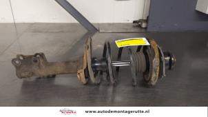 O180649 Gebruikte schokdemperpoot links-voor Nissan Almera Tino