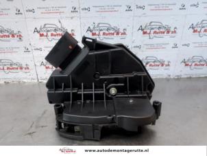 O180845 Gebruikte deurslot mechaniek 4deurs links-voor Ford Focus