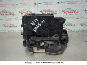 O180872 Gebruikte slotmechaniek portier 4deurs links-achter BMW 3-Serie