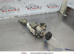 O180885 Gebruikte portierslot cilinder links BMW 3-Serie