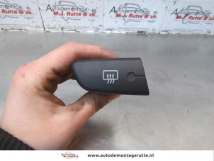 O180890 Gebruikte verwarmingsschakelaar achterruit Peugeot 107