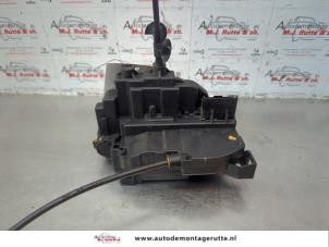 O180895 Gebruikte slotmechaniek portier 2deurs rechts Opel Movano