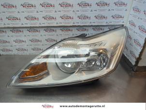 O180920 Gebruikte koplamp links Ford Focus