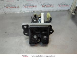 O180940 Gebruikte slotmechaniek achterklep Opel Agila