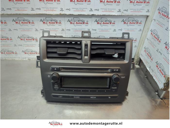 Gebruikte Radio Subaru Trezia O180958