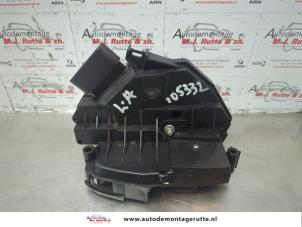 O180972 Gebruikte slotmechaniek portier 4deurs links-achter Ford Focus