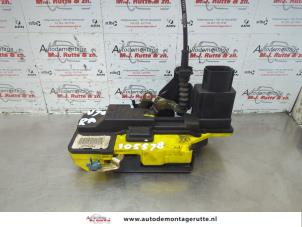 O180980 Gebruikte slotmechaniek portier 4deurs rechts-achter Volvo V70