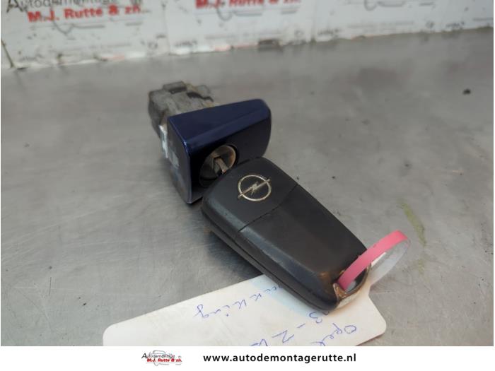 Gebruikte Deurslot Cilinder links Opel Corsa O180985