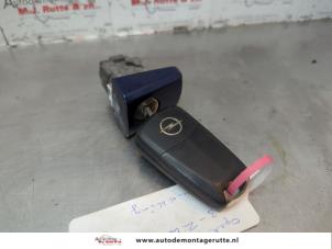 O180985 Gebruikte cilinderslot portier links Opel Corsa