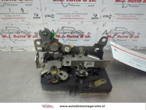 O181014 Gebruikte deurslot mechaniek 2deurs rechts Iveco Daily