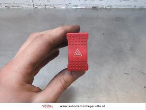 O181018 Gebruikte gevarenlicht schakelaar Iveco Daily