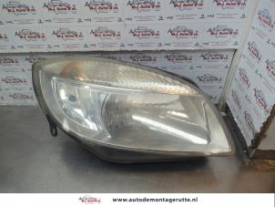 O181020 Gebruikte rechter koplamp Skoda Fabia