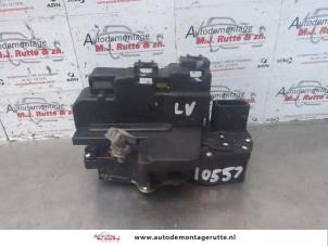O181058 Gebruikte slotmechaniek portier 4deurs links-voor Chevrolet Captiva
