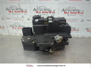 O181064 Gebruikte portierslot mechaniek 4deurs rechts-voor Chevrolet Captiva