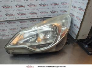 O181104 Gebruikte linker koplamp Opel Corsa