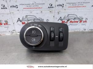 O181106 Gebruikte schakelaar licht Opel Corsa