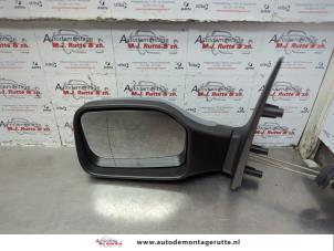 O181123 Gebruikte buitenspiegel links Peugeot 106