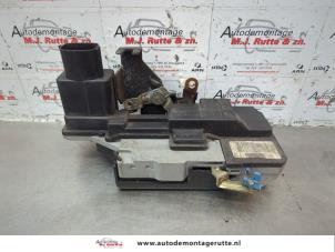 O181148 Gebruikte portierslot mechaniek 4deurs links-achter Volvo XC90