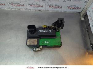 O181149 Gebruikte deurslot mechaniek 4deurs links-voor Volvo XC90