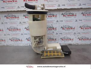 O181166 Gebruikte tank element pomp Peugeot 106