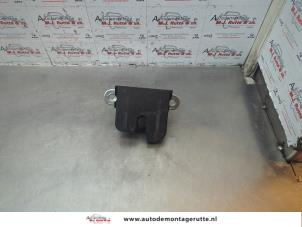 O181197 Gebruikte slotmechaniek achterklep Volkswagen Passat