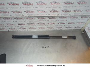 O181236 Gebruikte gasdemperset achterklep Opel Agila