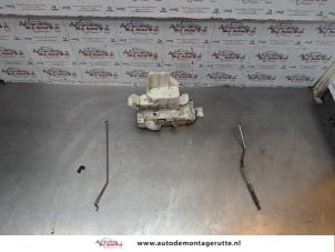 O181255 Gebruikte portierslot mechaniek 4deurs links-voor Ford Mondeo