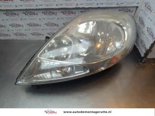 O181315 Gebruikte linker koplamp Opel Vivaro