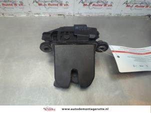 O181335 Gebruikte achterklep slotmechaniek Skoda Fabia