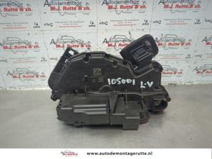 O181339 Gebruikte slotmechaniek portier 2deurs links Volkswagen Caddy