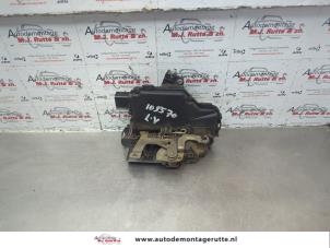 O181353 Gebruikte slotmechaniek portier 4deurs links-voor Volkswagen Passat