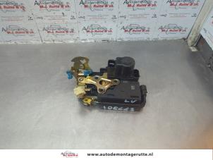 O181354 Gebruikte slotmechaniek portier 4deurs links-voor Chevrolet Tacuma
