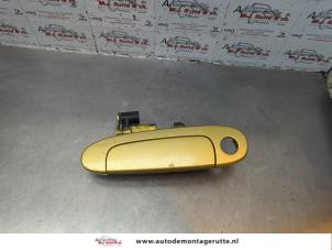 O181366 Gebruikte portiergreep 2deurs links Toyota Yaris